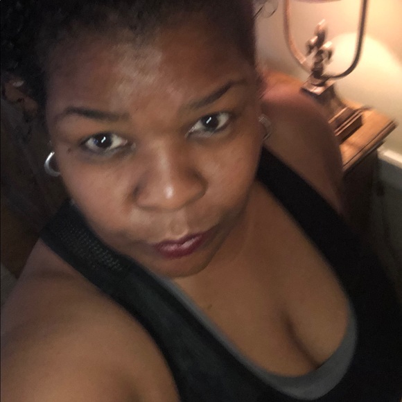 Meet your Posher, Sharon - Picture 1 of 1